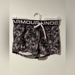 Under Armour Girls Black/Grey/White Leopard Print Heatgear Shorts, Size Youth M